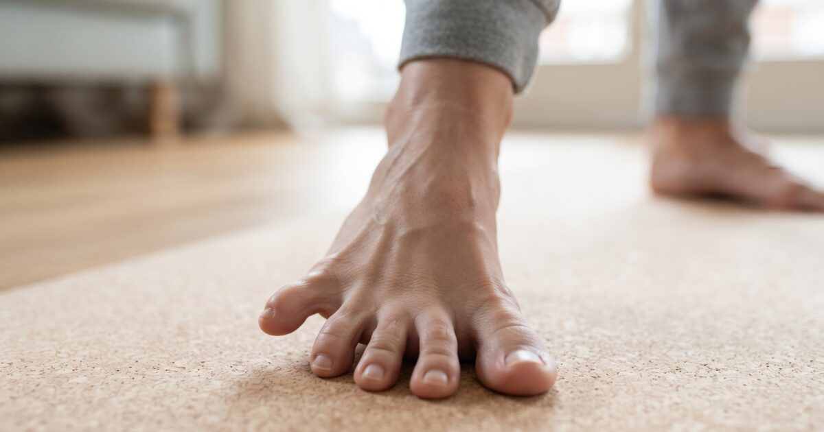 Mengapa Peregangan Jari Kaki (Toe Splay) Itu Penting: Meninjau Kembali Ukuran Sepatu Demi Kesehatan Kaki yang Lebih Baik